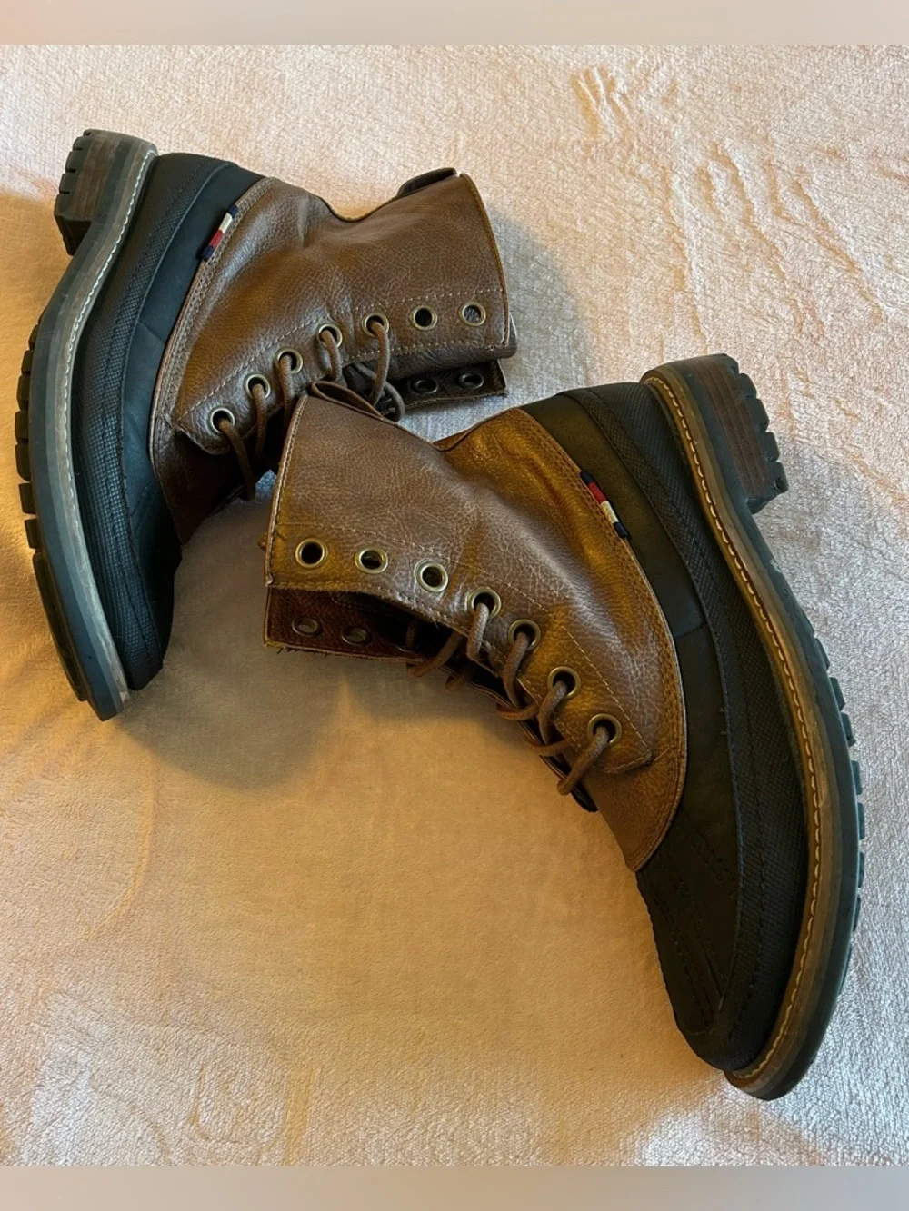 Tommy Hilfiger cognac brow leather with black rubber duck base size 10